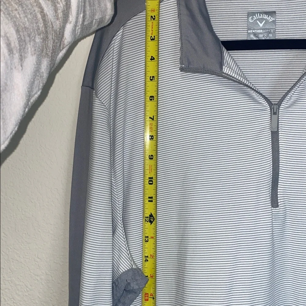 🪿Callaway Men's 1/4 Zip golf pullover in a light grey and white striped pattern! - Picture 5 of 9